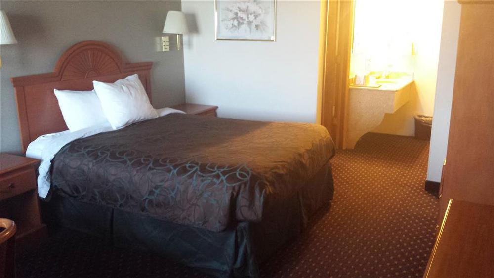 Americas Best Value Inn Бернс Номер фото