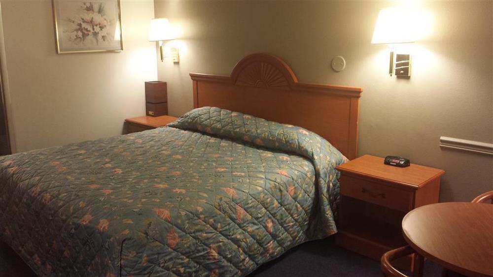 Americas Best Value Inn Бернс Номер фото
