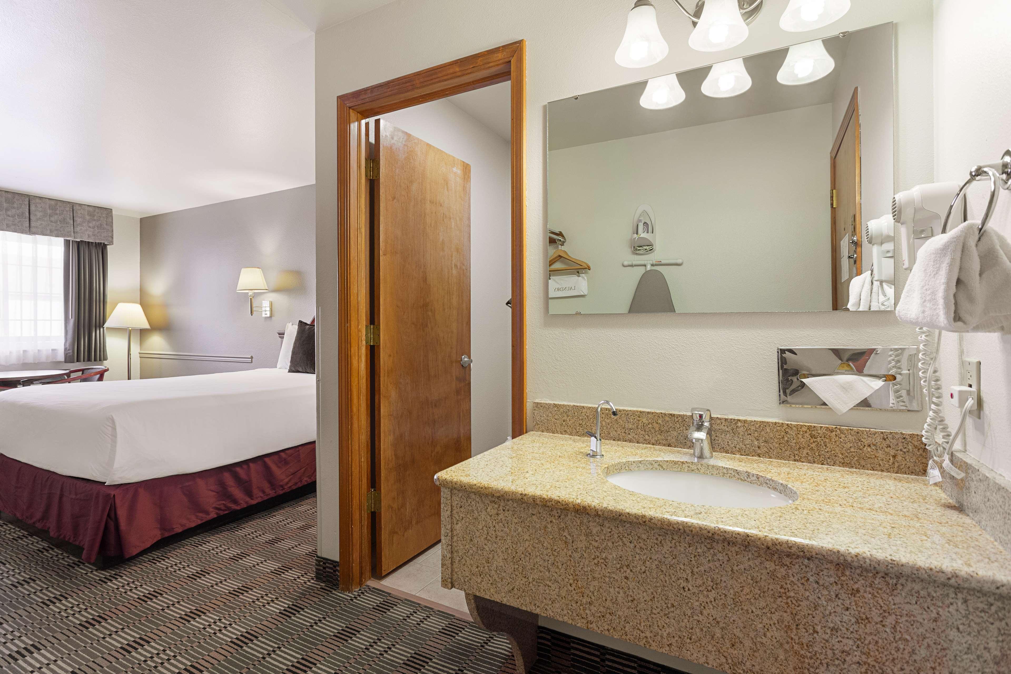 Americas Best Value Inn Бернс Экстерьер фото