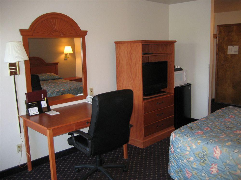 Americas Best Value Inn Бернс Экстерьер фото