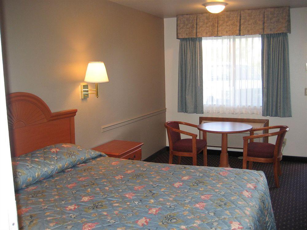 Americas Best Value Inn Бернс Экстерьер фото